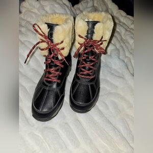 EUC Clarks Winter Boots Women's size 11 wide